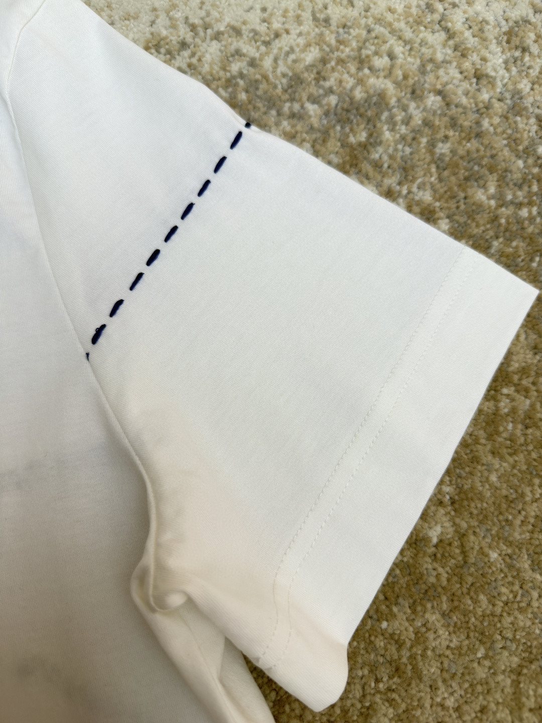 FENDI 芬迪 裁线刺绣圆领短袖 T恤 夏款 白色 黑藏蓝色 A2 FY0936B05OF0H0G