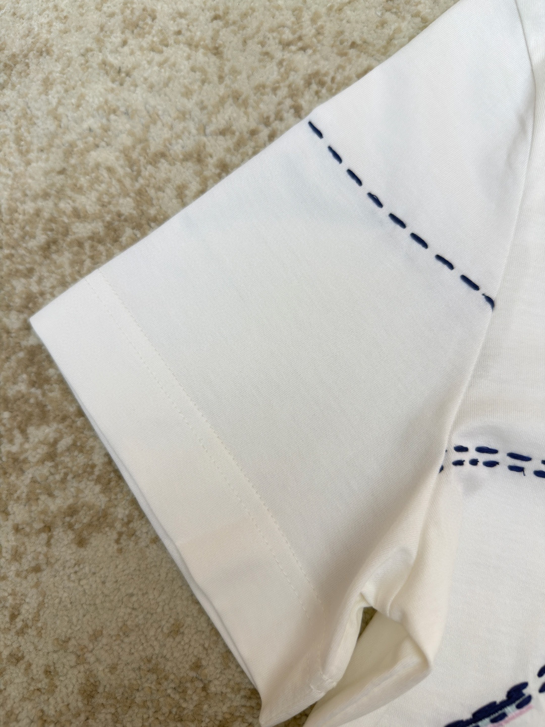 FENDI 芬迪 裁线刺绣圆领短袖 T恤 夏款 白色 黑藏蓝色 A2 FY0936B05OF0H0G