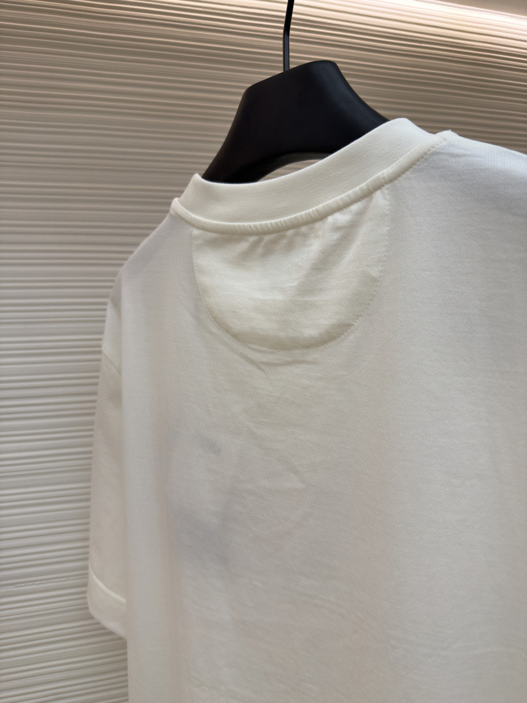 FENDI 芬迪 裁线刺绣圆领短袖 T恤 夏款 白色 黑藏蓝色 A2 FY0936B05OF0H0G