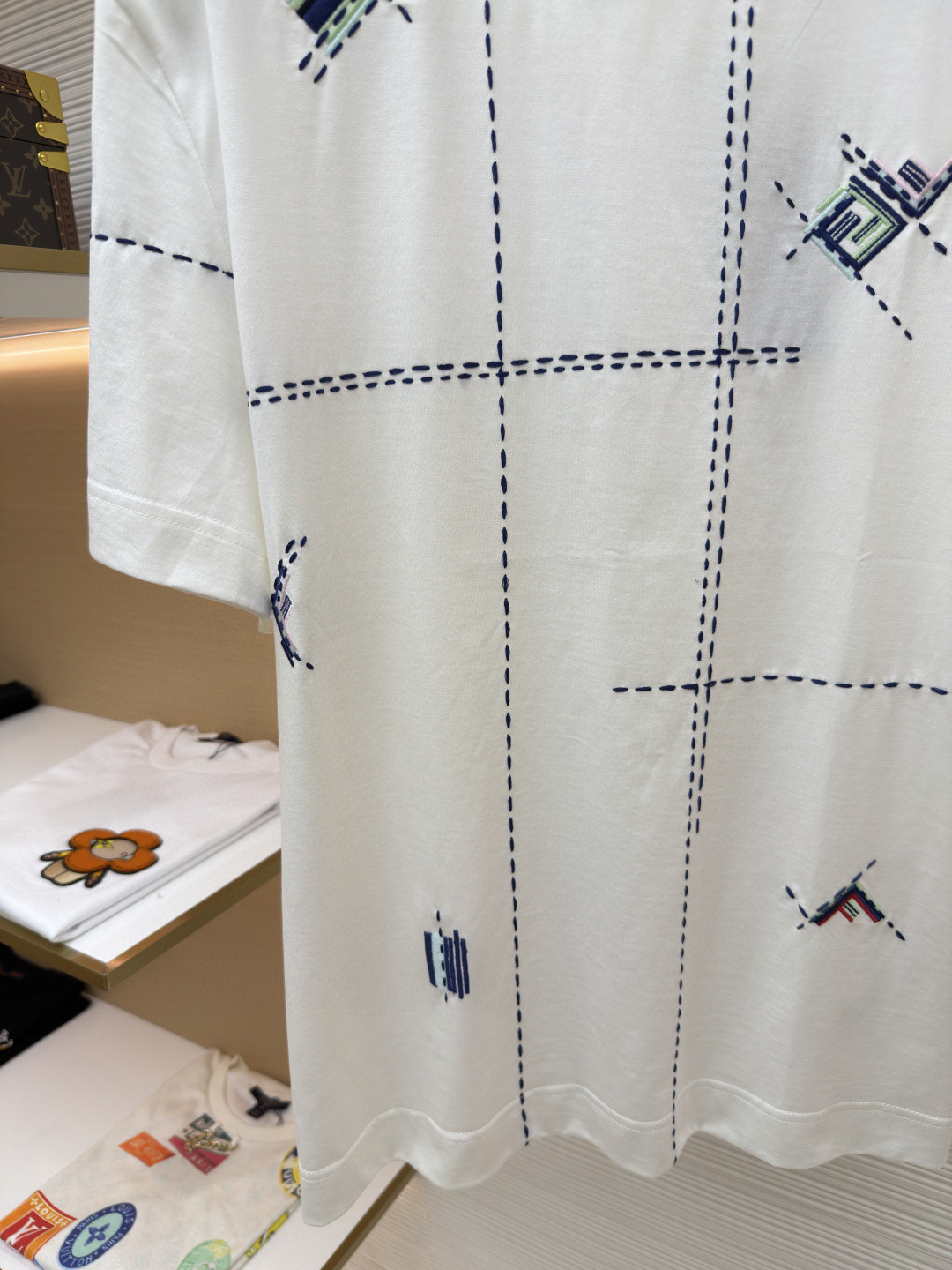 FENDI 芬迪 裁线刺绣圆领短袖 T恤 夏款 白色 黑藏蓝色 A2 FY0936B05OF0H0G