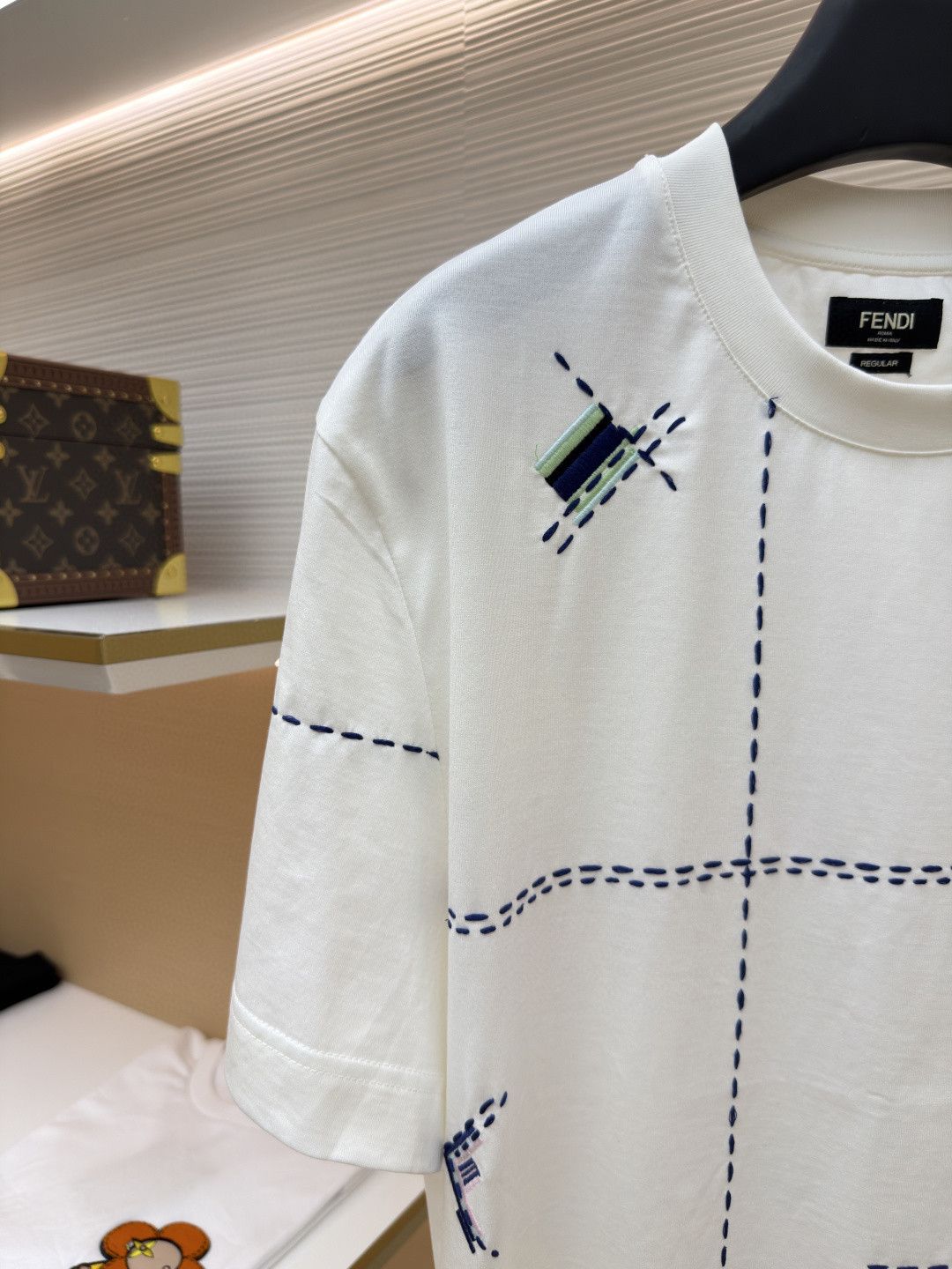 FENDI 芬迪 裁线刺绣圆领短袖 T恤 夏款 白色 黑藏蓝色 A2 FY0936B05OF0H0G