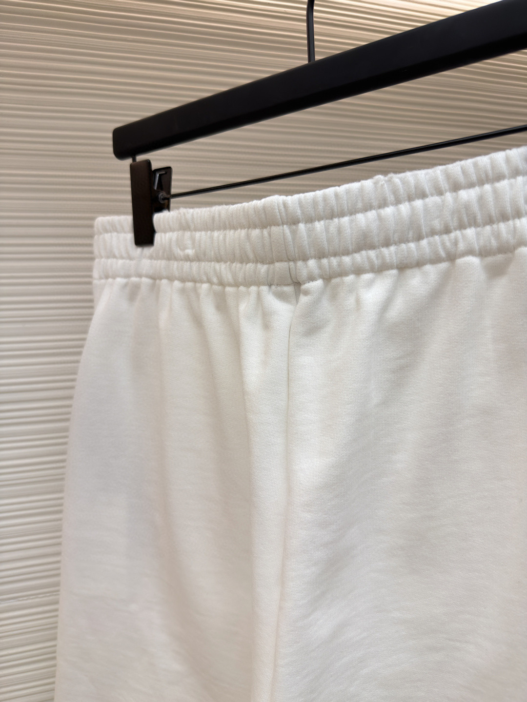 Balenciaga 巴黎世家 胶带做旧饰边斜口袋松紧腰短裤 休闲裤 运动裤 夏季 白色 A5 826385TUVI99000