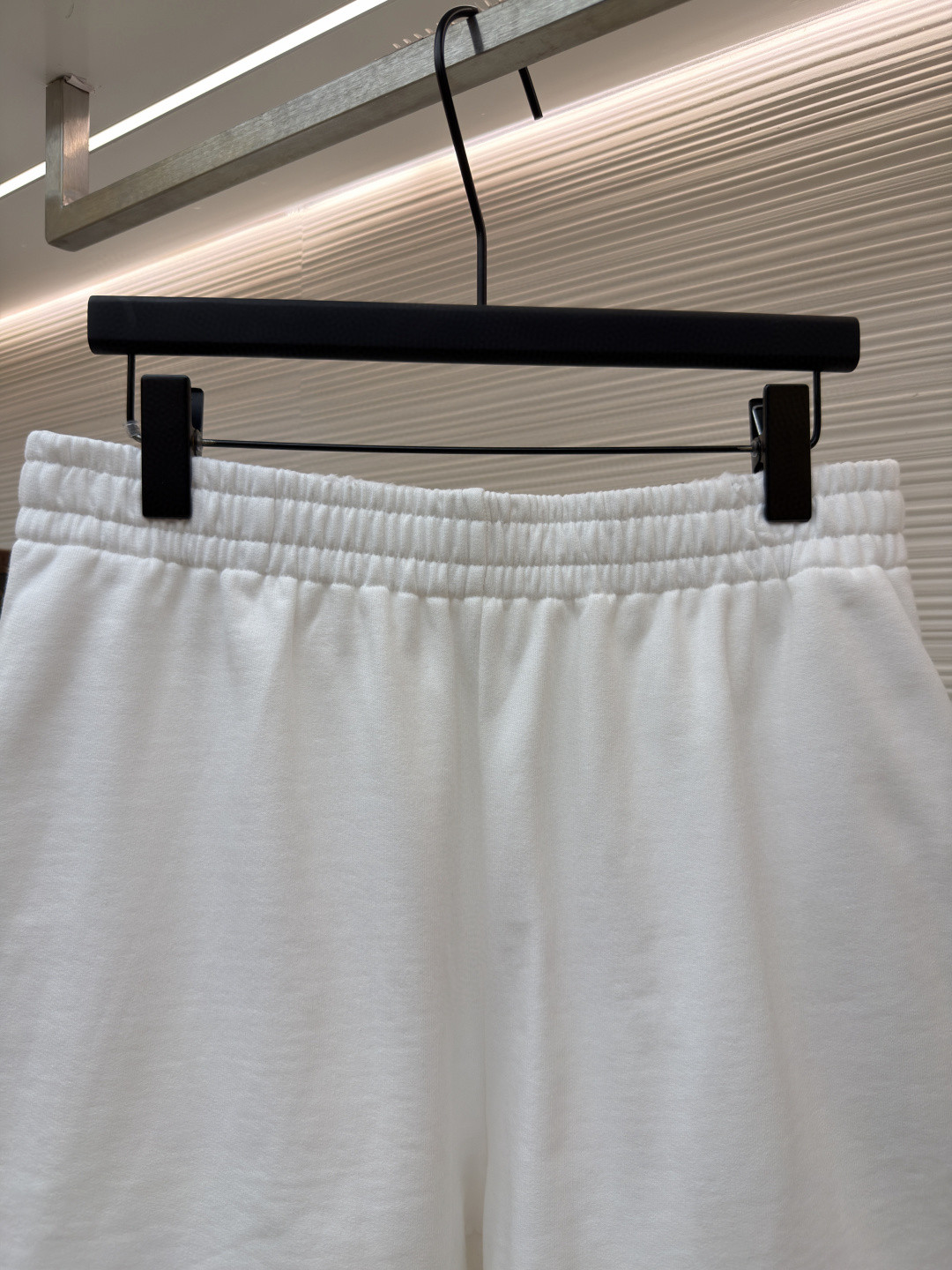 Balenciaga 巴黎世家 胶带做旧饰边斜口袋松紧腰短裤 休闲裤 运动裤 夏季 白色 A5 826385TUVI99000