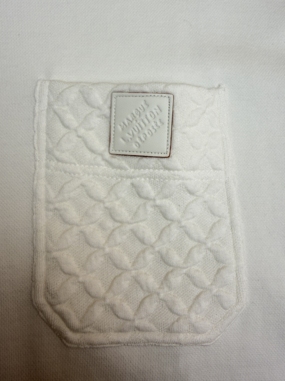 LOUIS VUITTON 路易威登 LV 口袋立体提花圆领短袖 T恤 夏款 白色 A5 1AIOFK