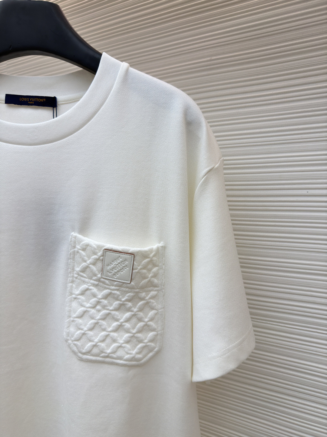 LOUIS VUITTON 路易威登 LV 口袋立体提花圆领短袖 T恤 夏款 白色 A5 1AIOFK
