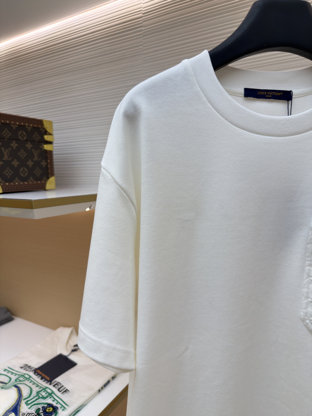 LOUIS VUITTON 路易威登 LV 口袋立体提花圆领短袖 T恤 夏款 白色 A5 1AIOFK