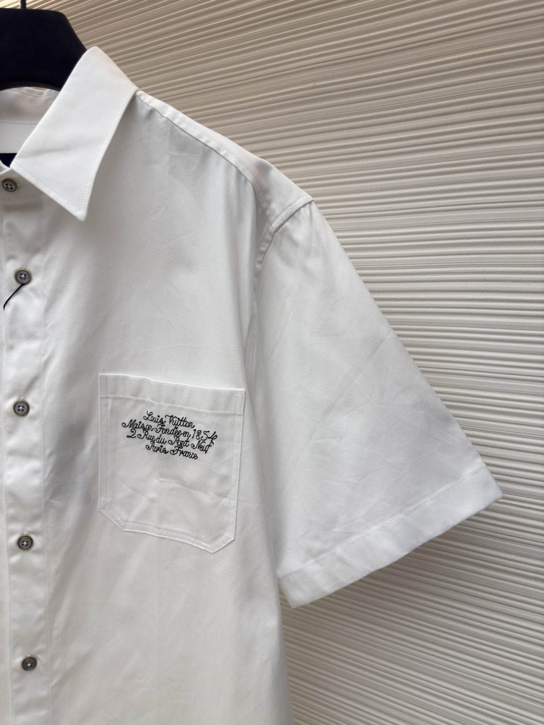 LOUIS VUITTON 路易威登 Nigo 联名款 富士山刺绣衬衫 短袖 白色 B0 1AIMI9