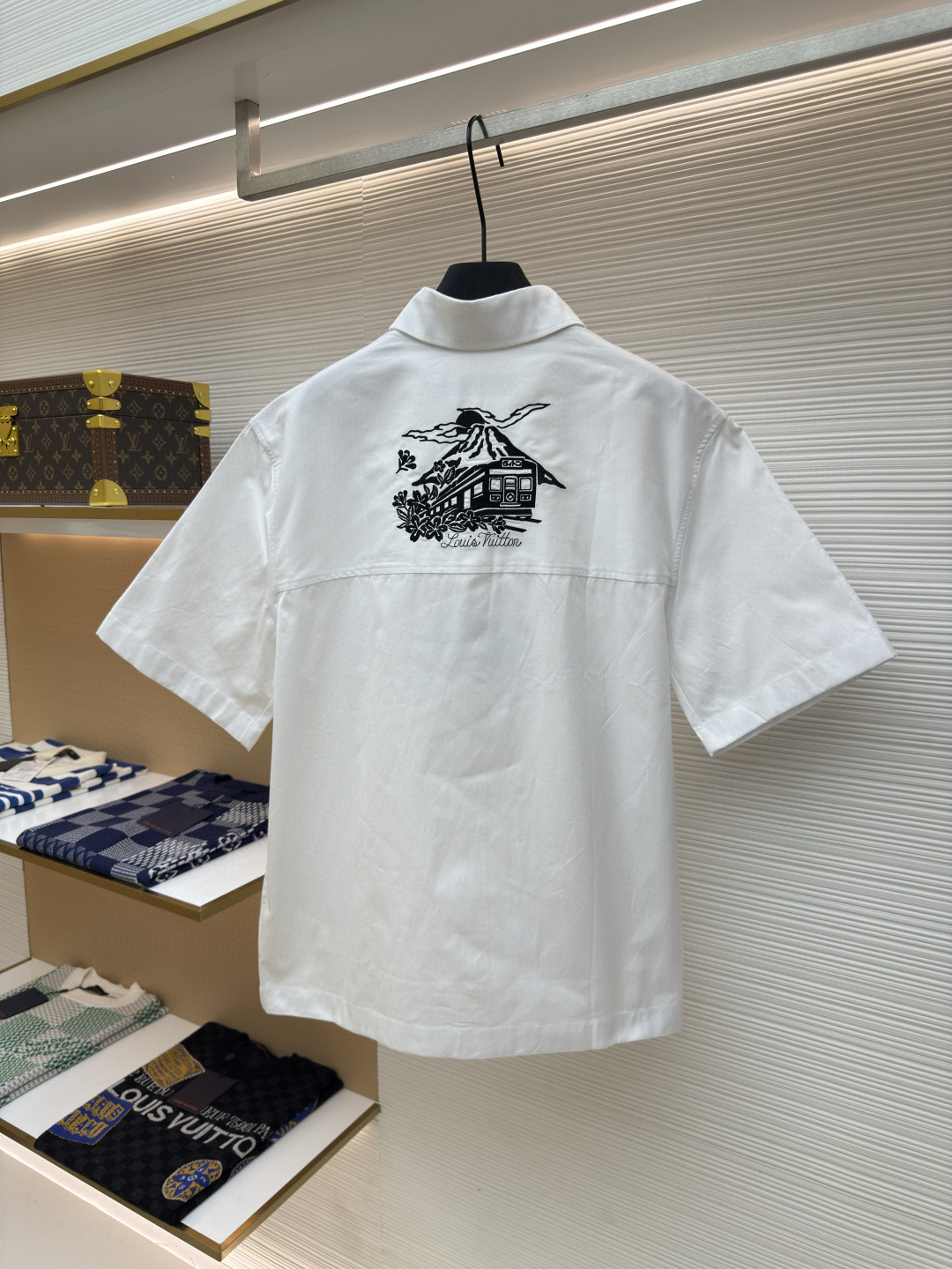 LOUIS VUITTON 路易威登 Nigo 联名款 富士山刺绣衬衫 短袖 白色 B0 1AIMI9