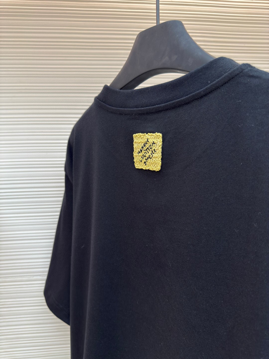 LOUIS VUITTON 路易威登 LV 拉菲草字母刺绣圆领短袖 T恤 夏款 白色 黑色 A0 1AHW89