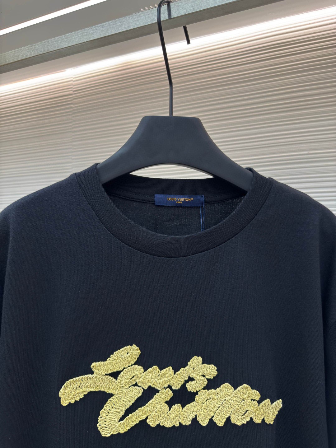 LOUIS VUITTON 路易威登 LV 拉菲草字母刺绣圆领短袖 T恤 夏款 白色 黑色 A0 1AHW89