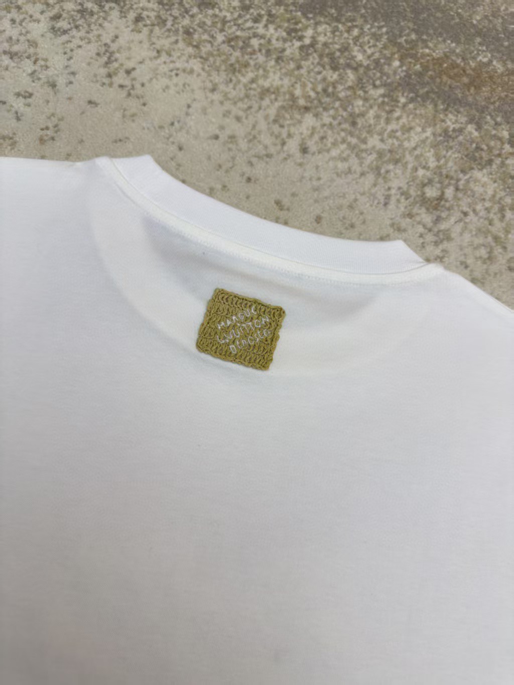 LOUIS VUITTON 路易威登 LV 拉菲草字母刺绣圆领短袖 T恤 夏款 白色 黑色 A0 1AHW89