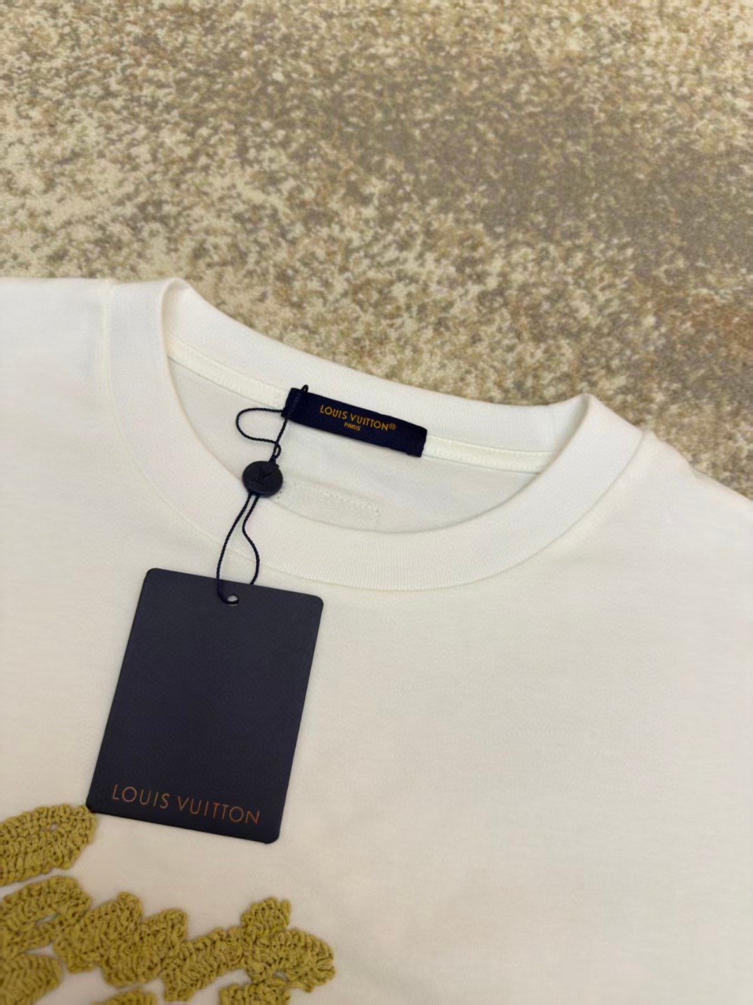 LOUIS VUITTON 路易威登 LV 拉菲草字母刺绣圆领短袖 T恤 夏款 白色 黑色 A0 1AHW89