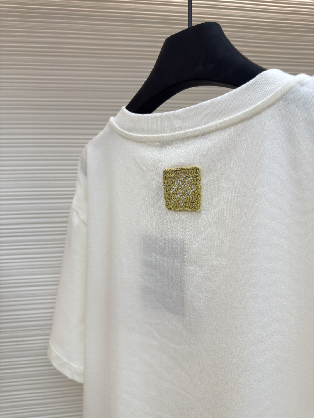 LOUIS VUITTON 路易威登 LV 拉菲草字母刺绣圆领短袖 T恤 夏款 白色 黑色 A0 1AHW89