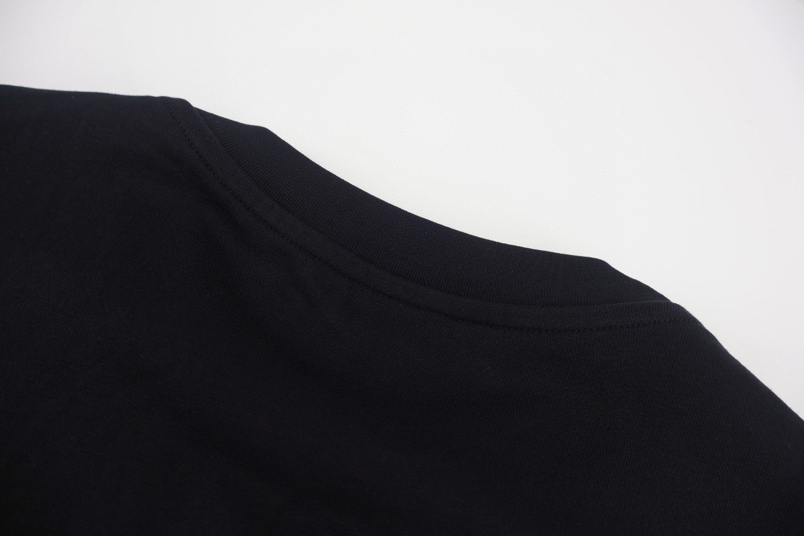 CELINE 赛琳 纯色logo刺绣圆领短袖 T恤 白色 黑色 A0 RX0LA1242-01OK