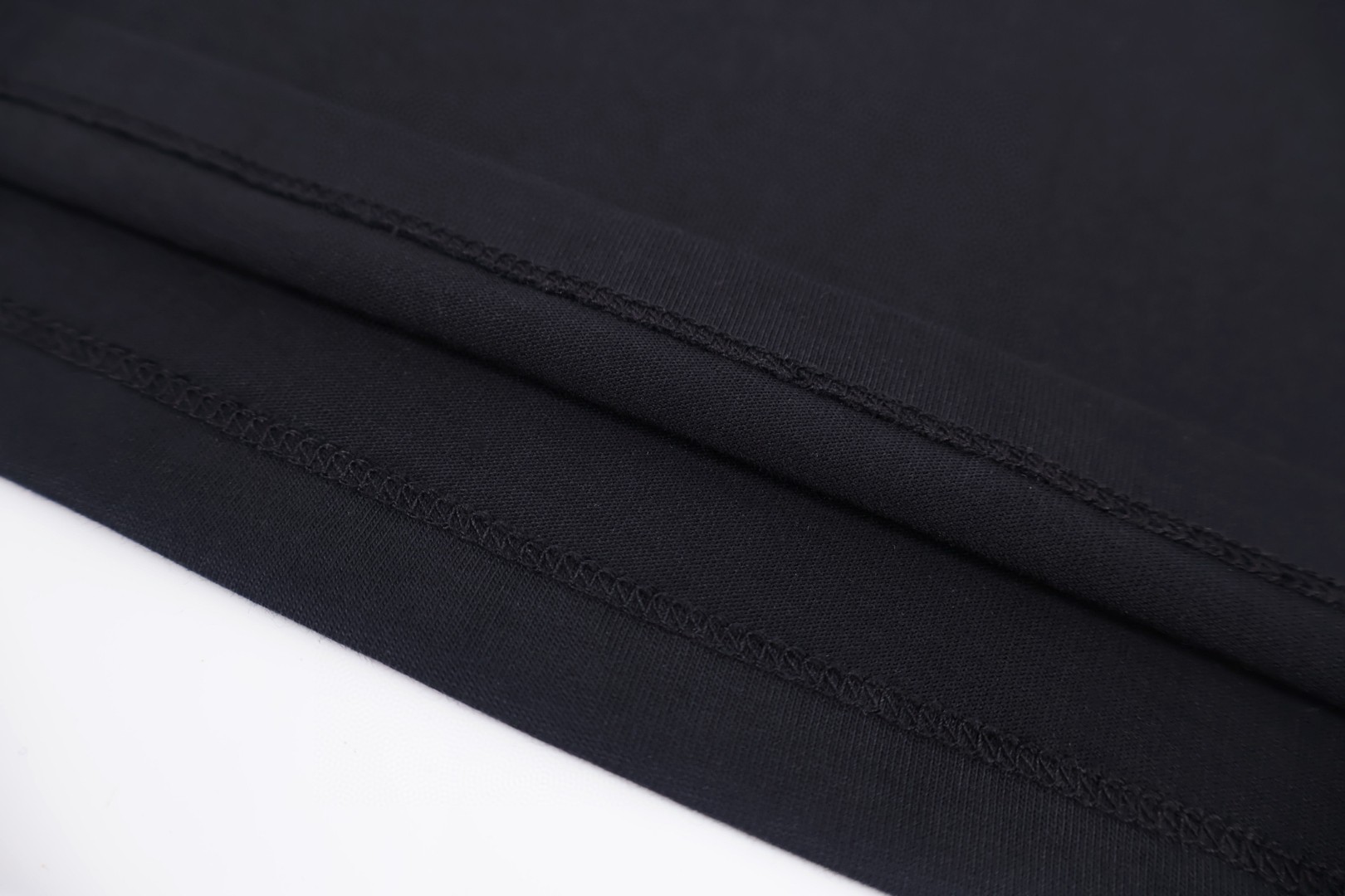 CELINE 赛琳 纯色logo刺绣圆领短袖 T恤 白色 黑色 A0 RX0LA1242-01OK