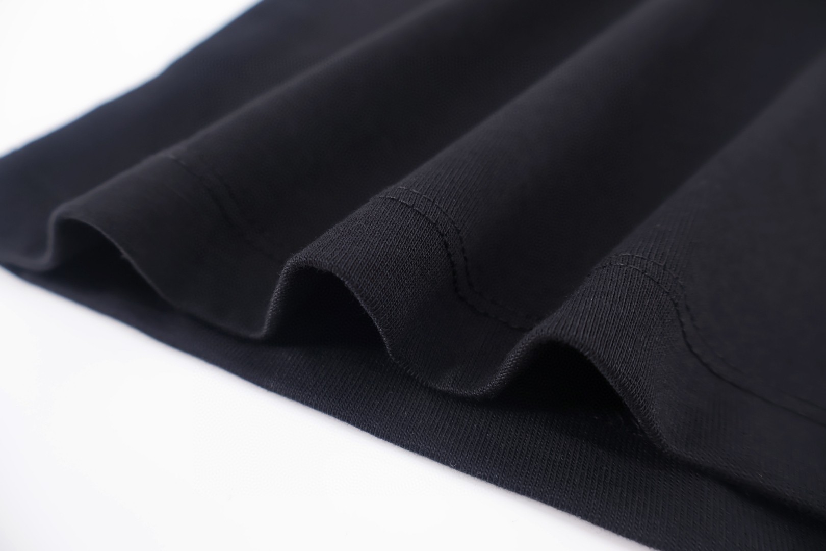 CELINE 赛琳 纯色logo刺绣圆领短袖 T恤 白色 黑色 A0 RX0LA1242-01OK