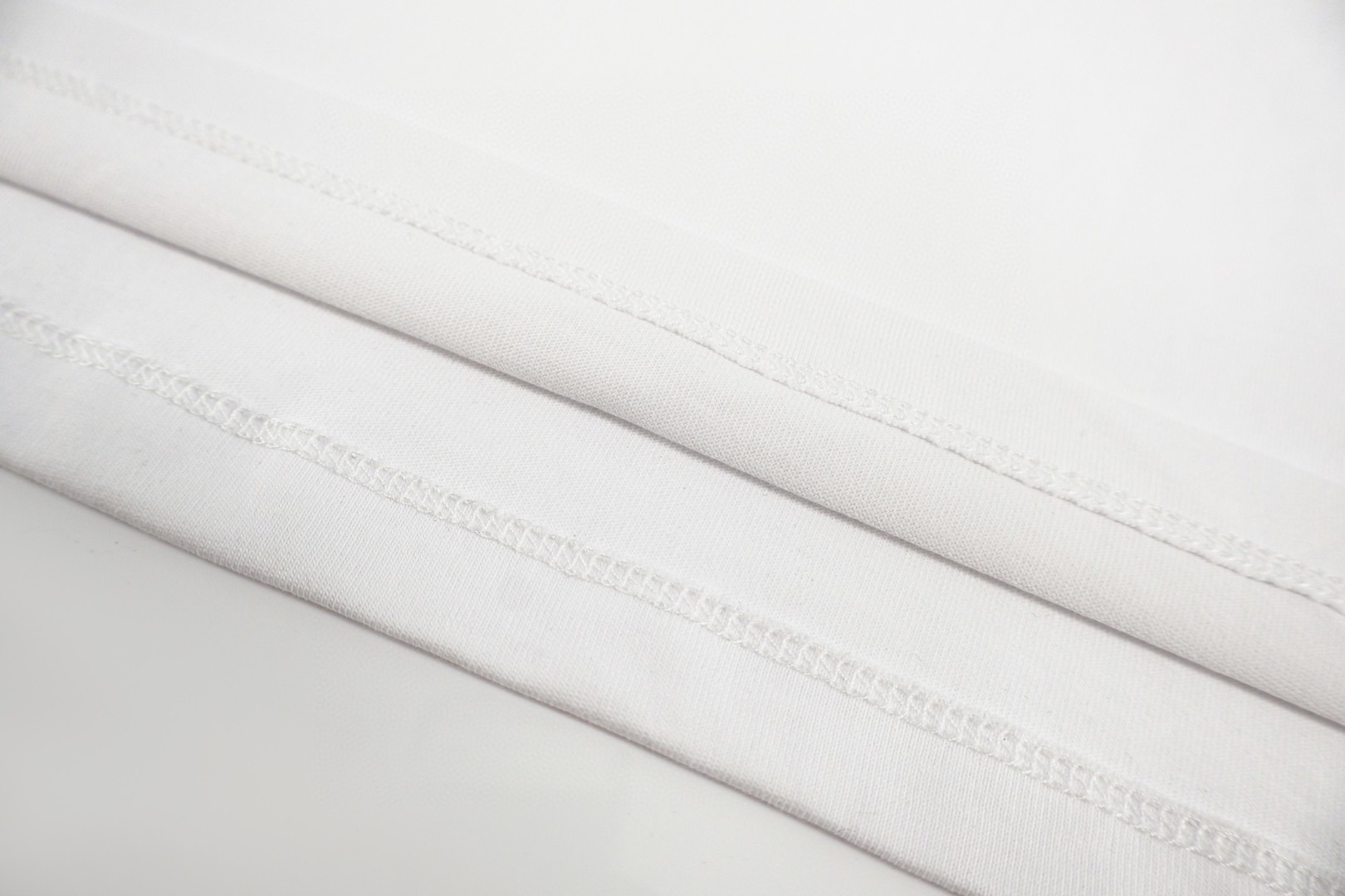 CELINE 赛琳 纯色logo刺绣圆领短袖 T恤 白色 黑色 A0 RX0LA1242-01OK