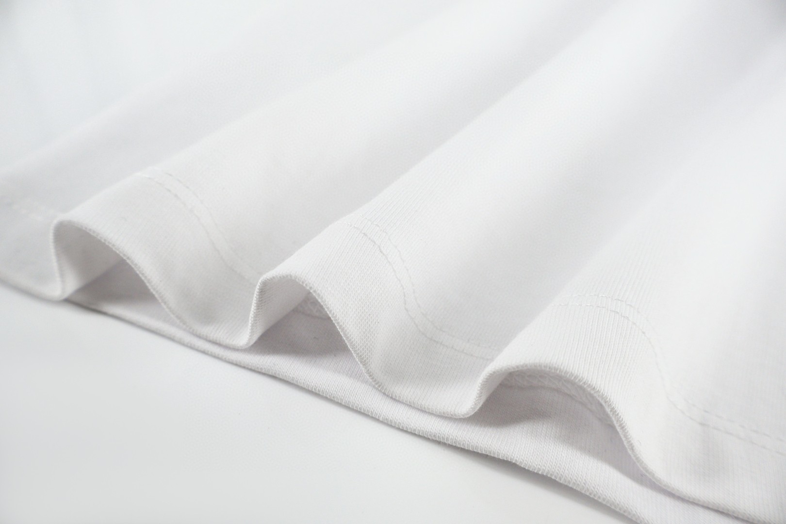 CELINE 赛琳 纯色logo刺绣圆领短袖 T恤 白色 黑色 A0 RX0LA1242-01OK