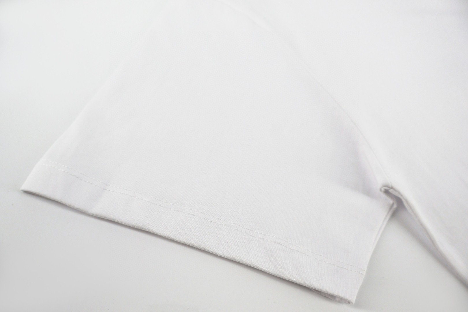 CELINE 赛琳 纯色logo刺绣圆领短袖 T恤 白色 黑色 A0 RX0LA1242-01OK