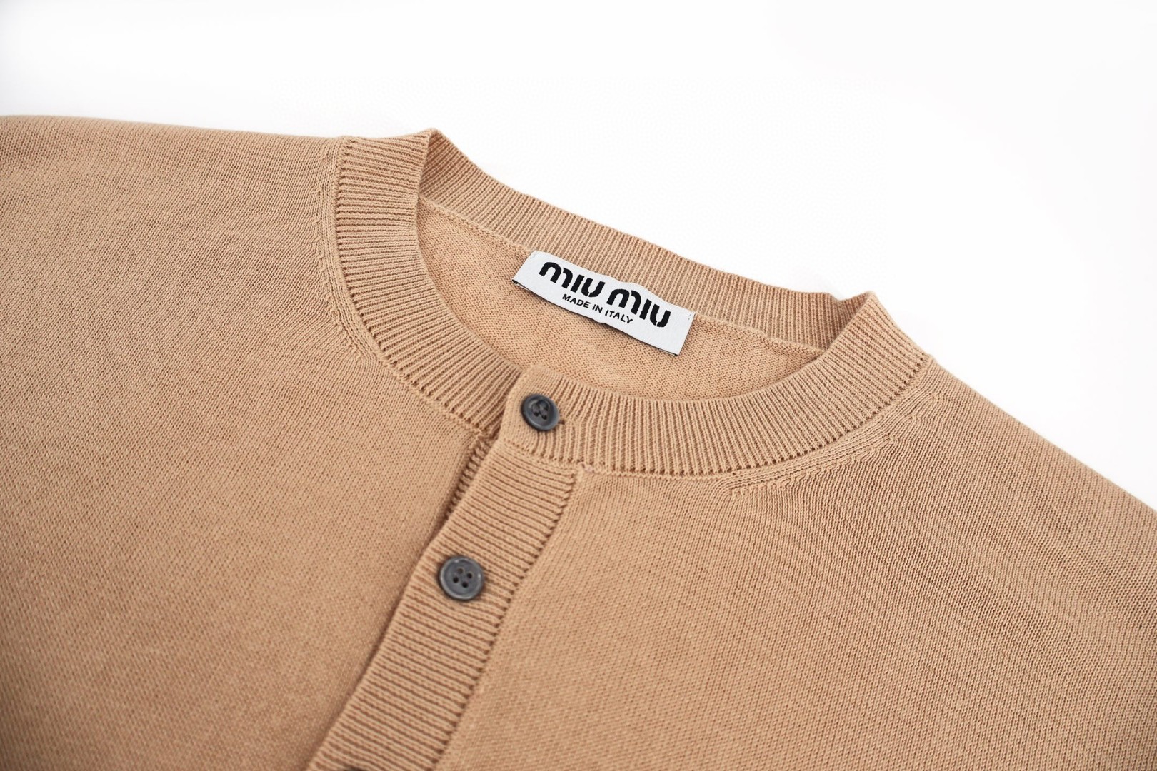 MIU MIU 三扣圆领针织衫 短袖 黑色 卡其色 B0