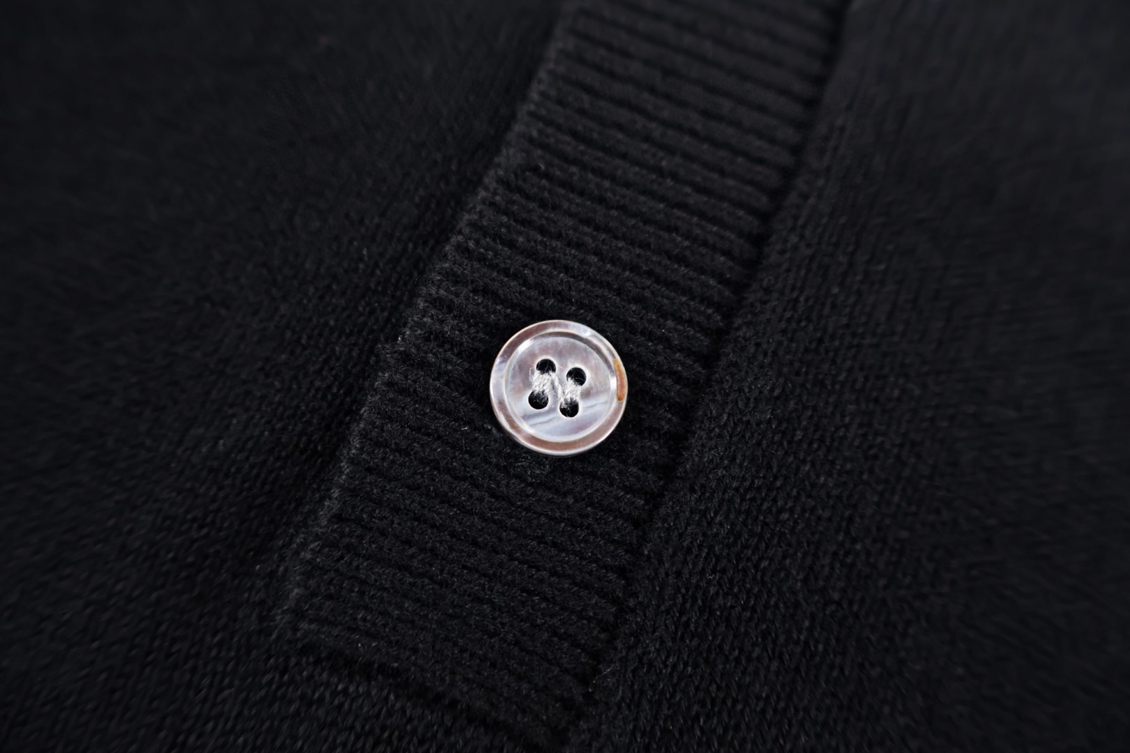 MIU MIU 三扣圆领针织衫 短袖 黑色 卡其色 B0