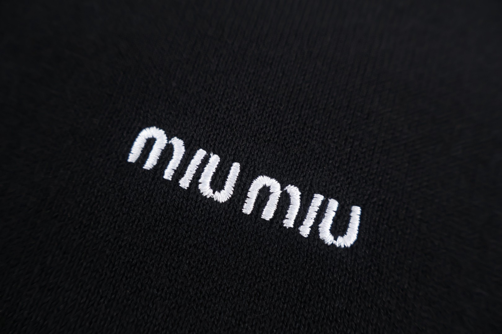 MIU MIU 三扣圆领针织衫 短袖 黑色 卡其色 B0