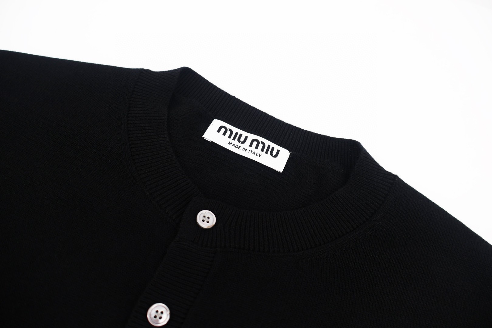 MIU MIU 三扣圆领针织衫 短袖 黑色 卡其色 B0
