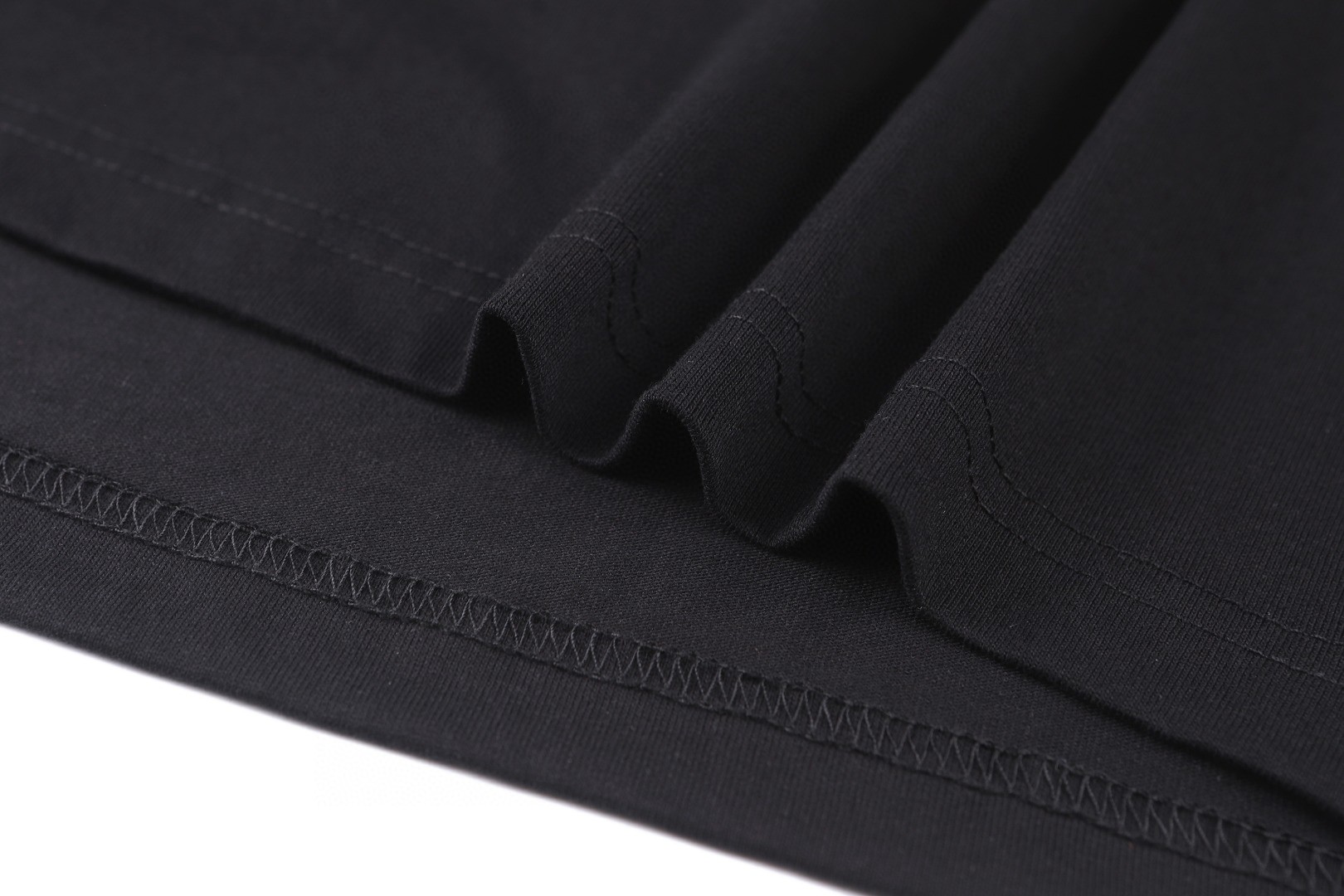 Burberry 巴宝莉 格纹草书风格徽标圆领Tee 短袖 T恤 白色 黑色 A0 81190801