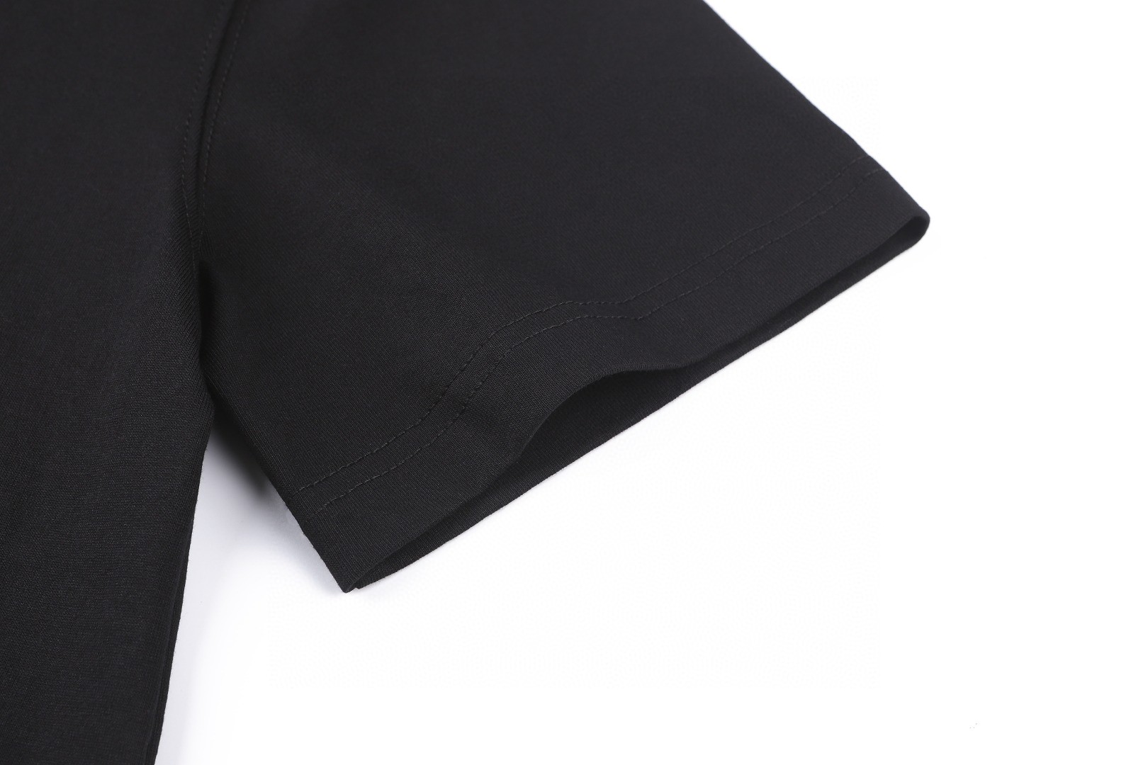 Burberry 巴宝莉 格纹草书风格徽标圆领Tee 短袖 T恤 白色 黑色 A0 81190801