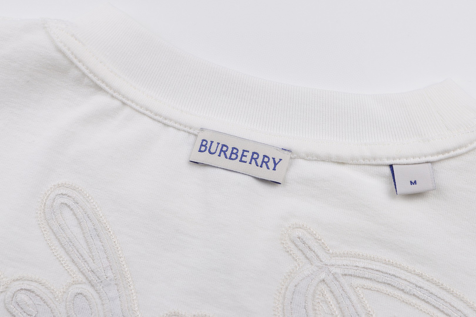 Burberry 巴宝莉 格纹草书风格徽标圆领Tee 短袖 T恤 白色 黑色 A0 81190801