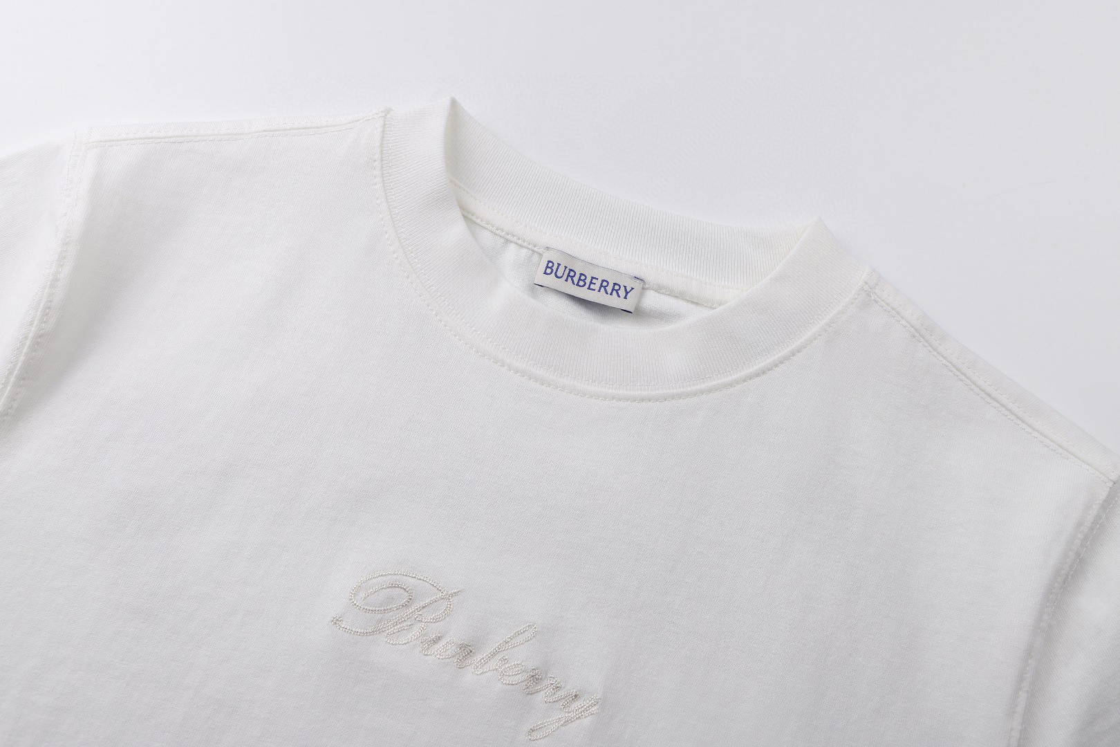 Burberry 巴宝莉 格纹草书风格徽标圆领Tee 短袖 T恤 白色 黑色 A0 81190801