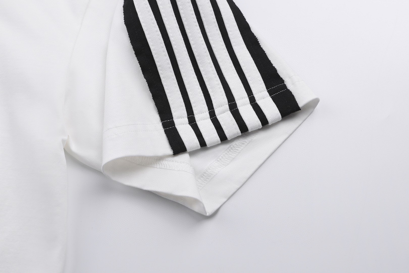 Balenciaga 巴黎世家 双环五条杠圆领短袖 T恤 夏季 白色 黑色 A0 829686TSVH21569