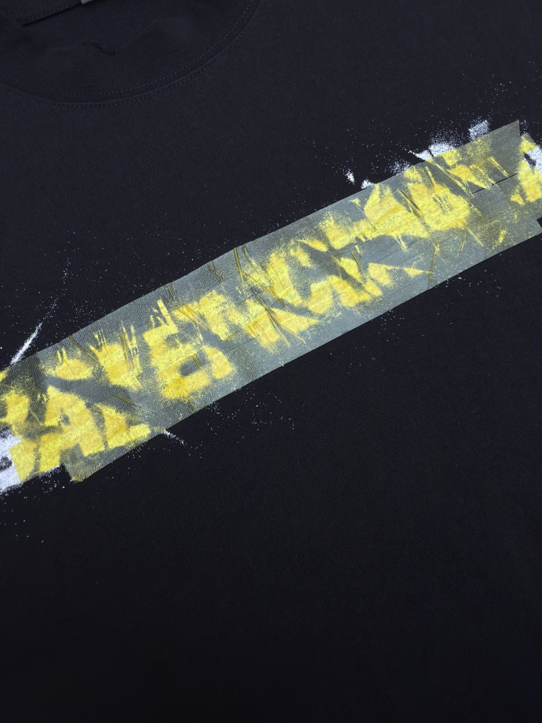 Balenciaga 巴黎世家 错乱字母胶带直喷印花圆领短袖 T恤 夏季 黑色 A5 764235TUVI61000