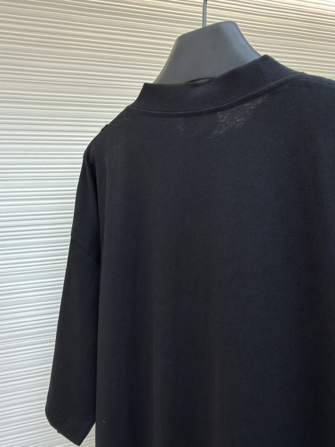 Balenciaga 巴黎世家 错乱字母胶带直喷印花圆领短袖 T恤 夏季 黑色 A5 764235TUVI61000