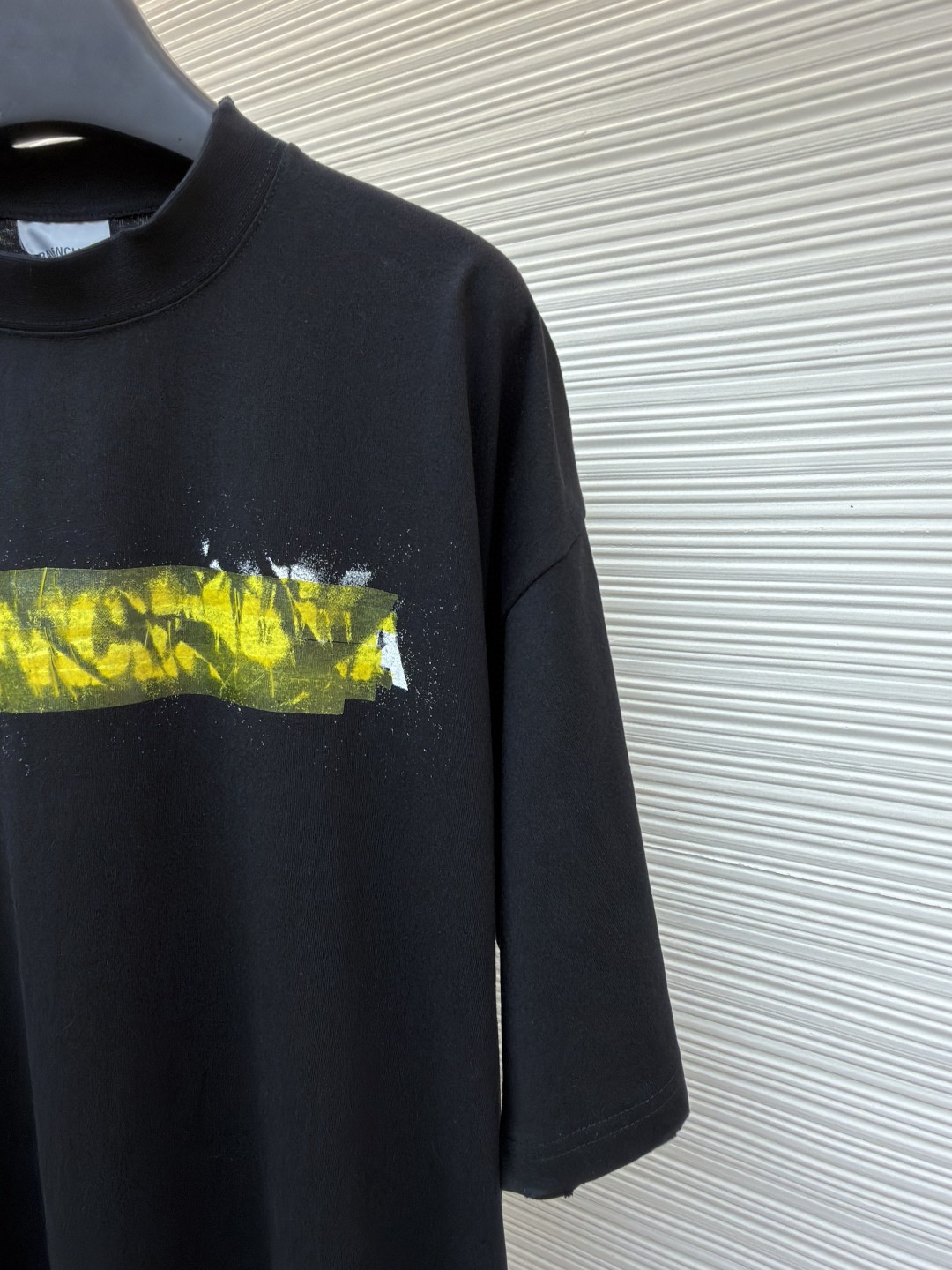 Balenciaga 巴黎世家 错乱字母胶带直喷印花圆领短袖 T恤 夏季 黑色 A5 764235TUVI61000