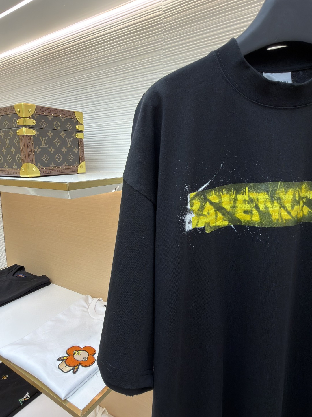 Balenciaga 巴黎世家 错乱字母胶带直喷印花圆领短袖 T恤 夏季 黑色 A5 764235TUVI61000