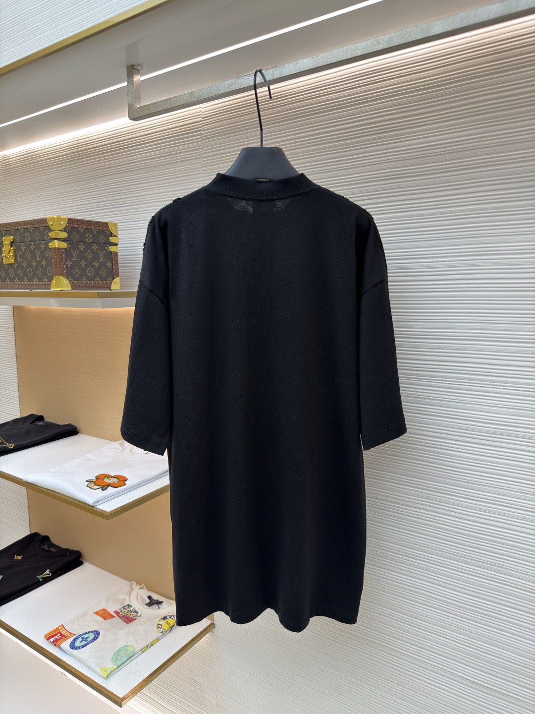 Balenciaga 巴黎世家 错乱字母胶带直喷印花圆领短袖 T恤 夏季 黑色 A5 764235TUVI61000