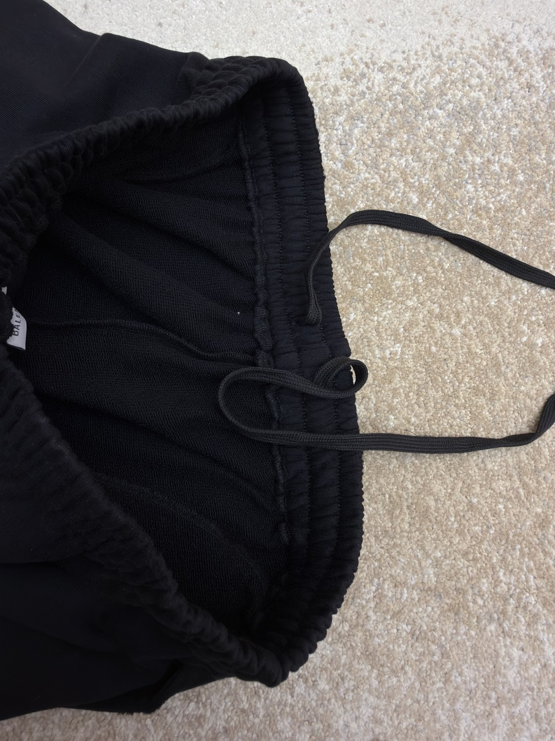 Balenciaga 巴黎世家 胶带做旧饰边斜口袋松紧腰短裤 休闲裤 运动裤 夏季 黑色 A5 