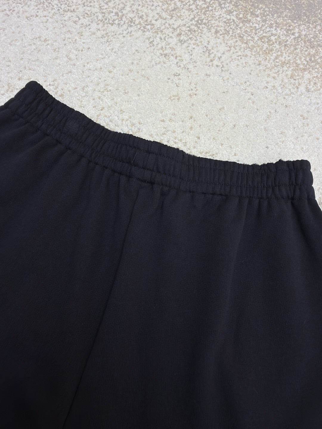 Balenciaga 巴黎世家 胶带做旧饰边斜口袋松紧腰短裤 休闲裤 运动裤 夏季 黑色 A5 