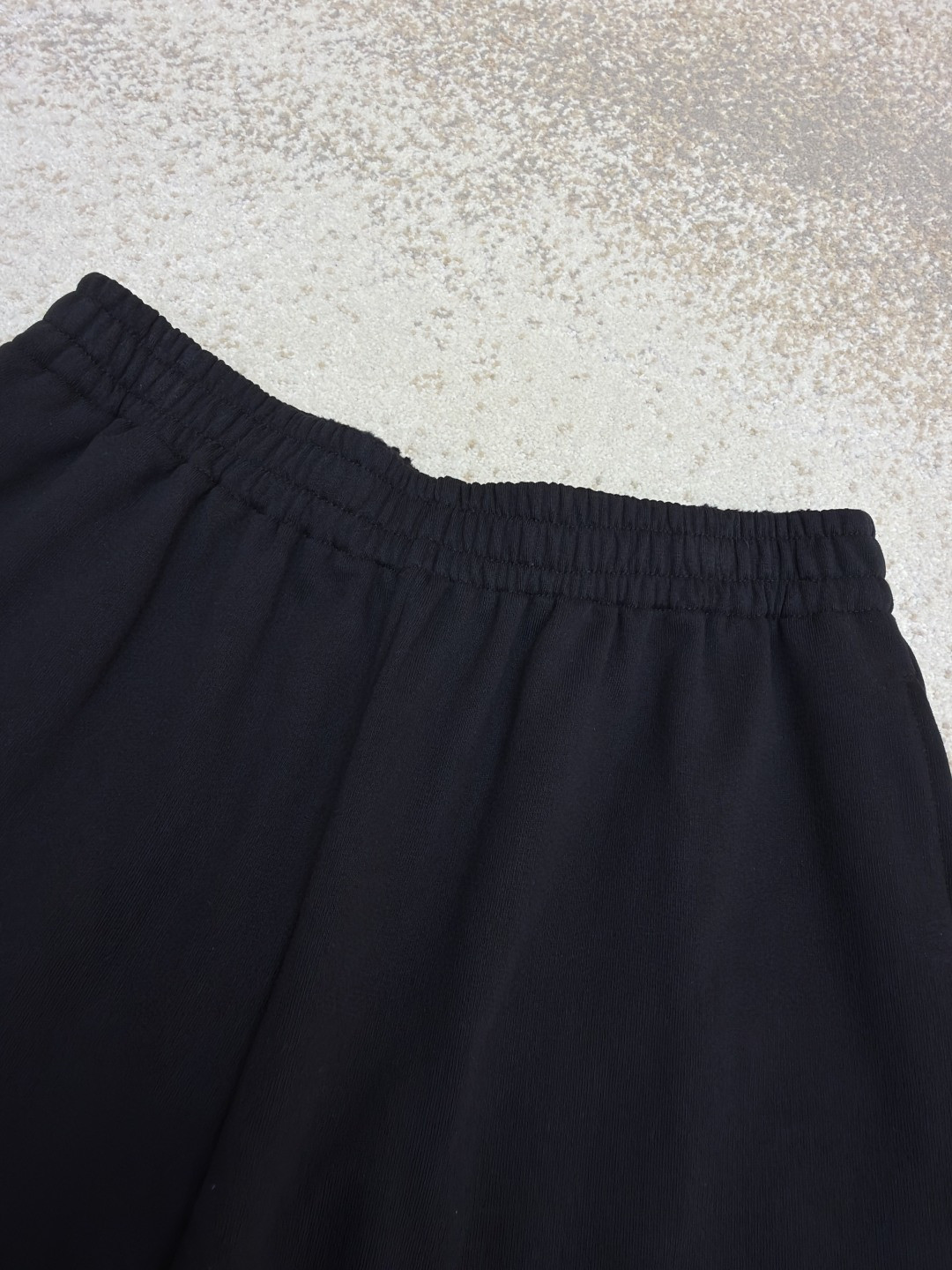 Balenciaga 巴黎世家 胶带做旧饰边斜口袋松紧腰短裤 休闲裤 运动裤 夏季 黑色 A5 