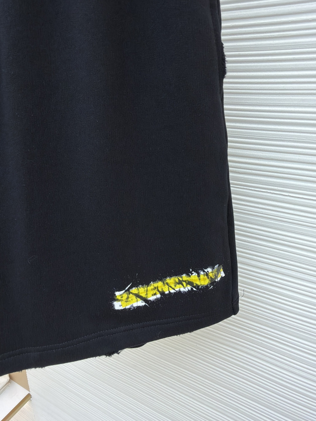 Balenciaga 巴黎世家 胶带做旧饰边斜口袋松紧腰短裤 休闲裤 运动裤 夏季 黑色 A5 