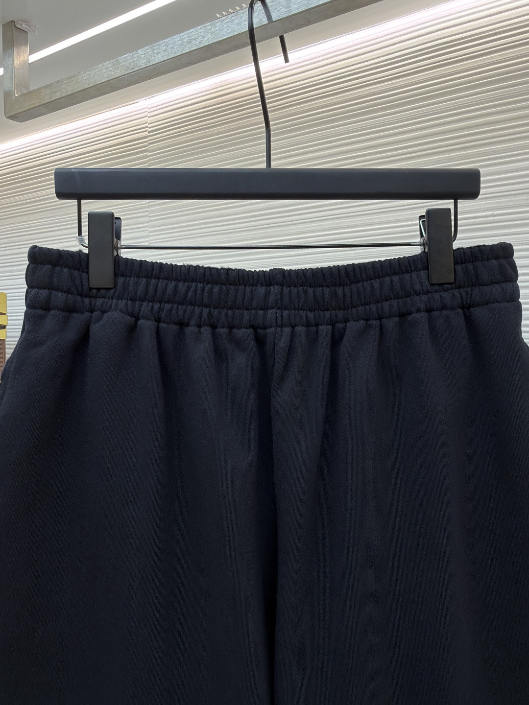 Balenciaga 巴黎世家 胶带做旧饰边斜口袋松紧腰短裤 休闲裤 运动裤 夏季 黑色 A5 