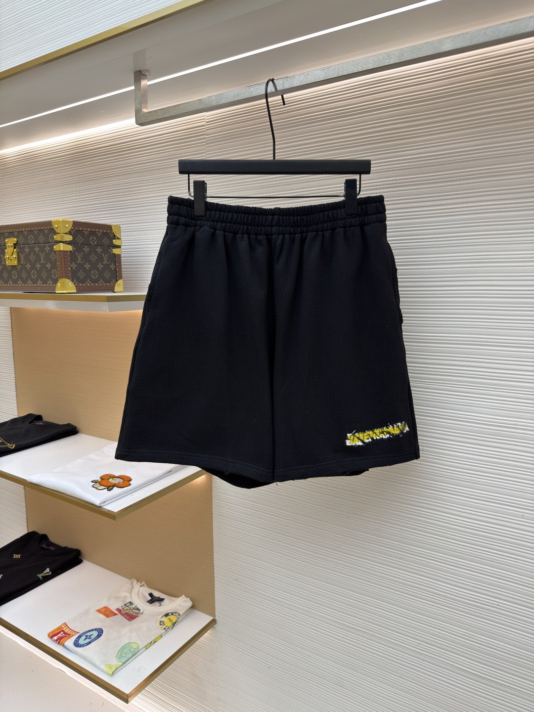 Balenciaga 巴黎世家 胶带做旧饰边斜口袋松紧腰短裤 休闲裤 运动裤 夏季 黑色 A5 
