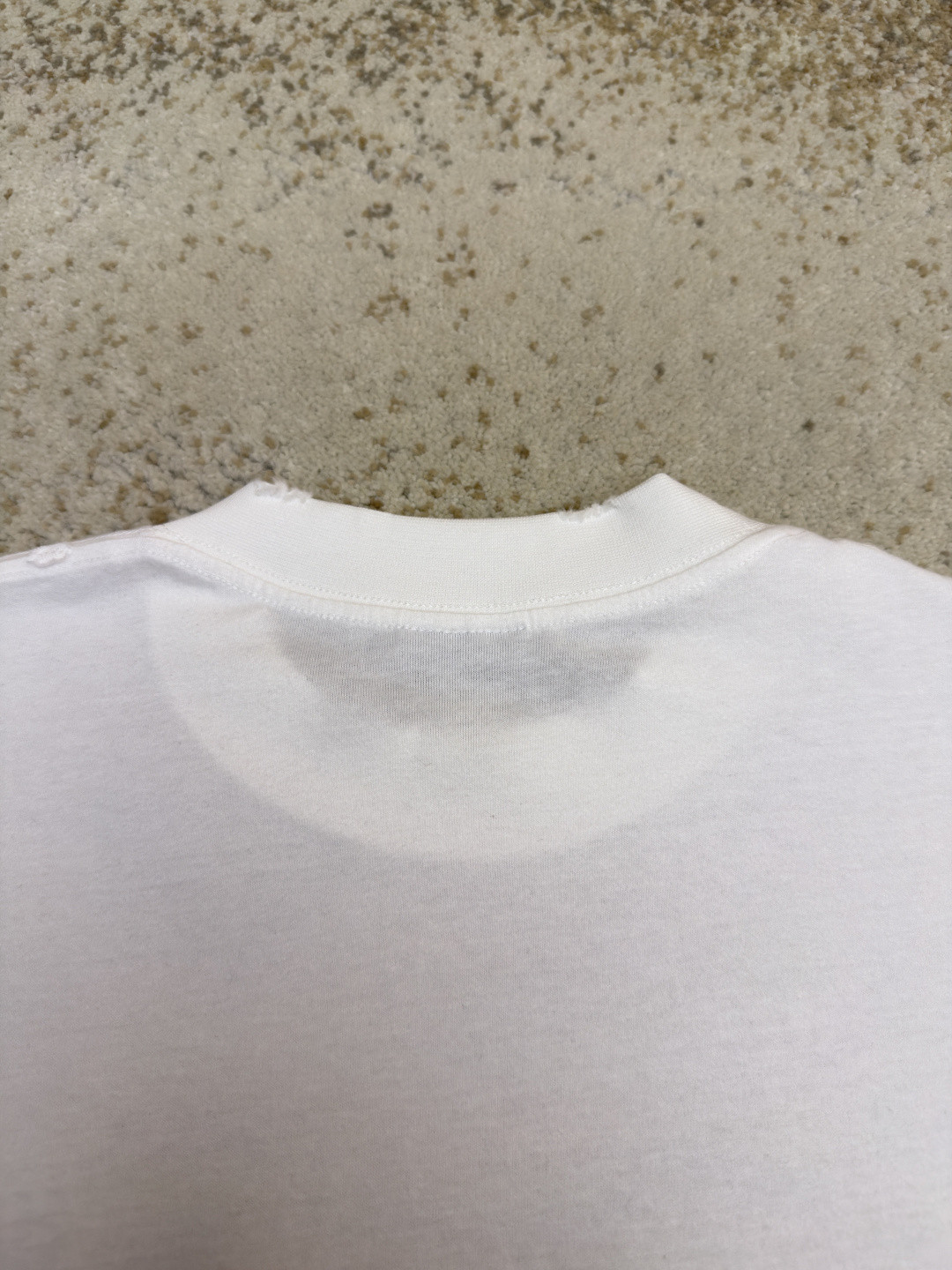 Balenciaga 巴黎世家 错乱字母胶带直喷印花圆领短袖 T恤 夏季 白色 A0 764235TUVI61000