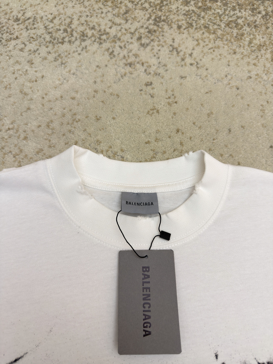 Balenciaga 巴黎世家 错乱字母胶带直喷印花圆领短袖 T恤 夏季 白色 A0 764235TUVI61000