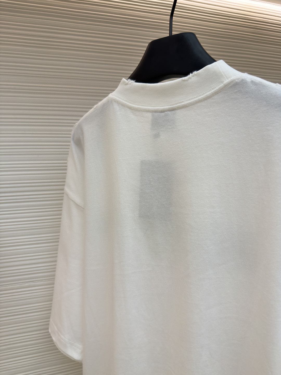 Balenciaga 巴黎世家 错乱字母胶带直喷印花圆领短袖 T恤 夏季 白色 A0 764235TUVI61000