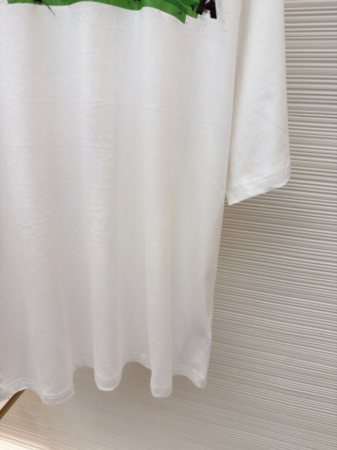 Balenciaga 巴黎世家 错乱字母胶带直喷印花圆领短袖 T恤 夏季 白色 A0 764235TUVI61000