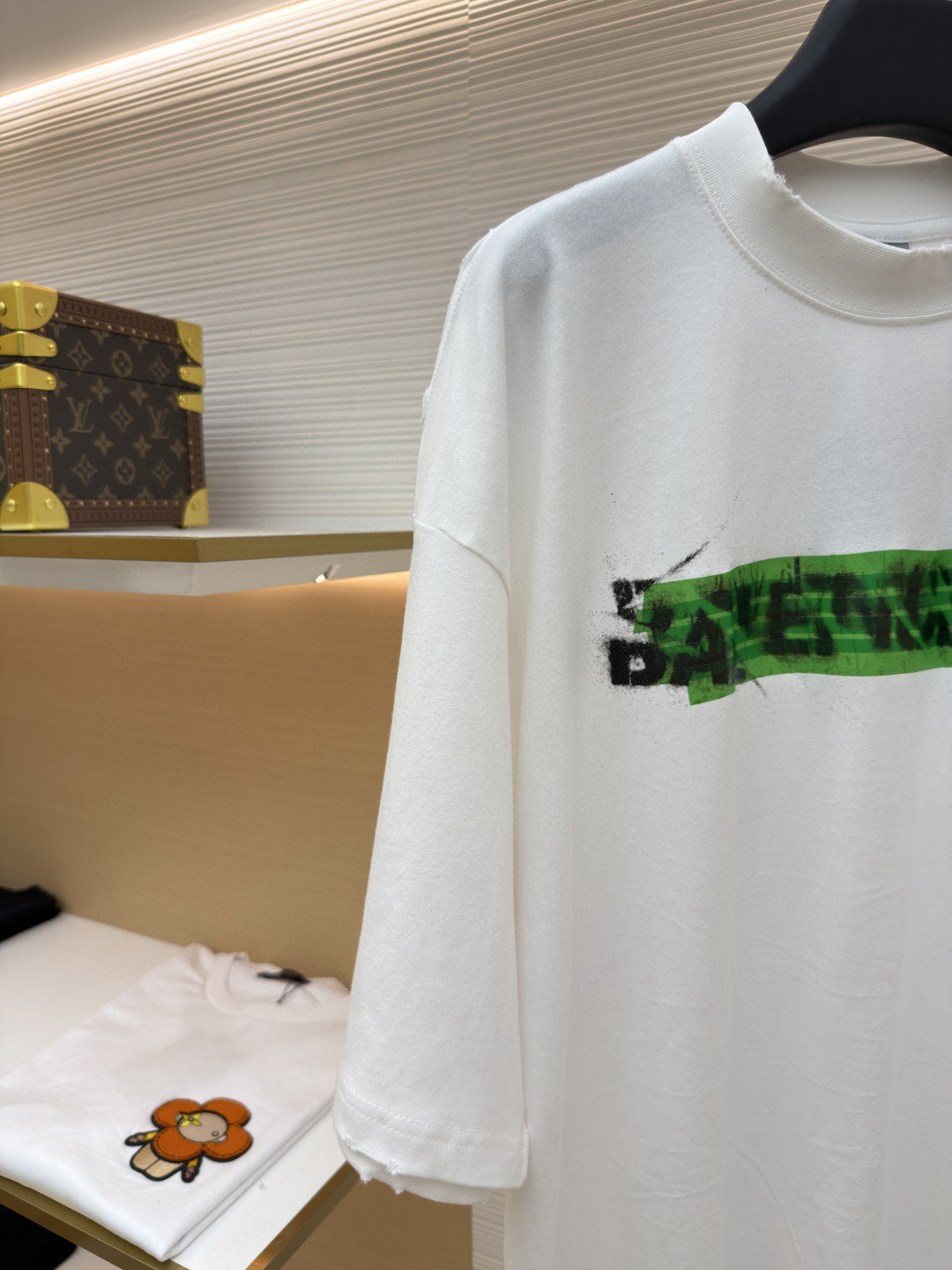 Balenciaga 巴黎世家 错乱字母胶带直喷印花圆领短袖 T恤 夏季 白色 A0 764235TUVI61000