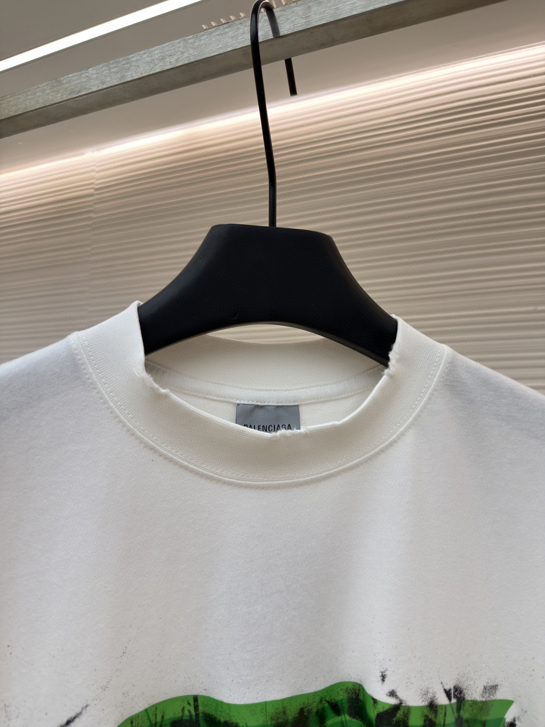 Balenciaga 巴黎世家 错乱字母胶带直喷印花圆领短袖 T恤 夏季 白色 A0 764235TUVI61000