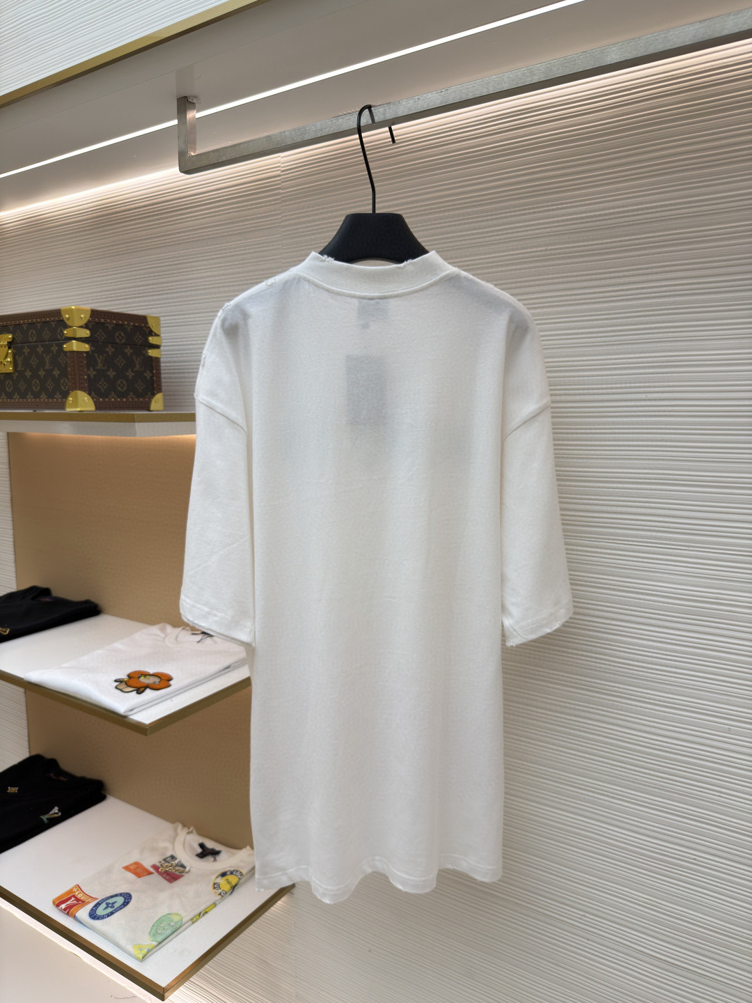 Balenciaga 巴黎世家 错乱字母胶带直喷印花圆领短袖 T恤 夏季 白色 A0 764235TUVI61000